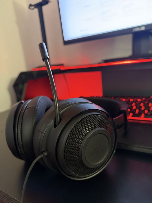Компютър G:RIGS Prometheus + монитор ASUS + razer слушалки,клавиатура