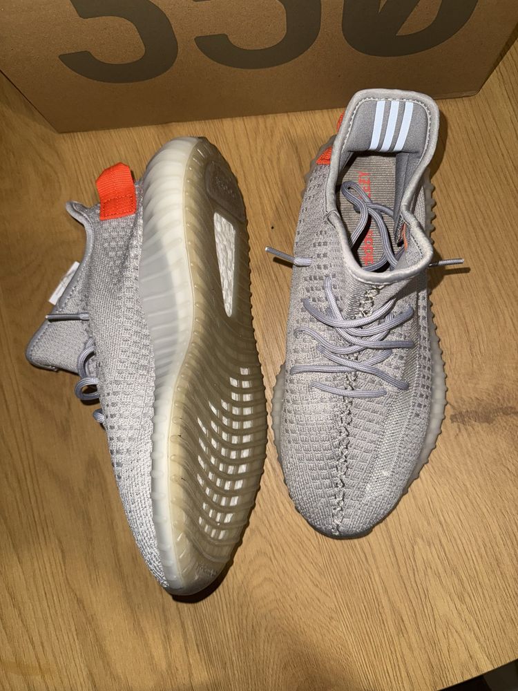 Yeezy Boost 350 V2 'Tail Light 41 1/3