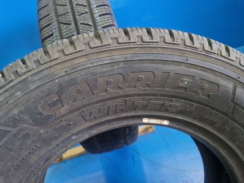 2 Pirelli R15C 215/70 Anvelope Bun de iarnă DOT2619