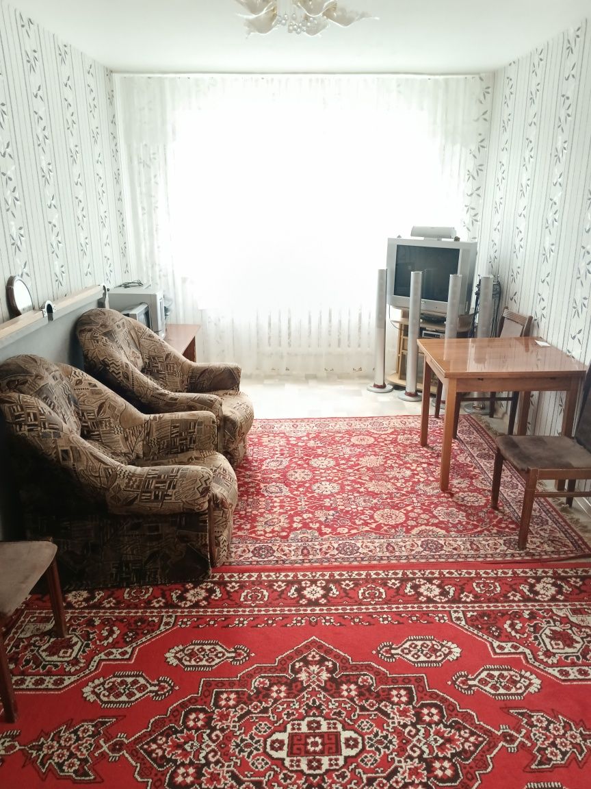 Продам 3 х комн квар. 4 мкр, дом 28, 2 этаж.