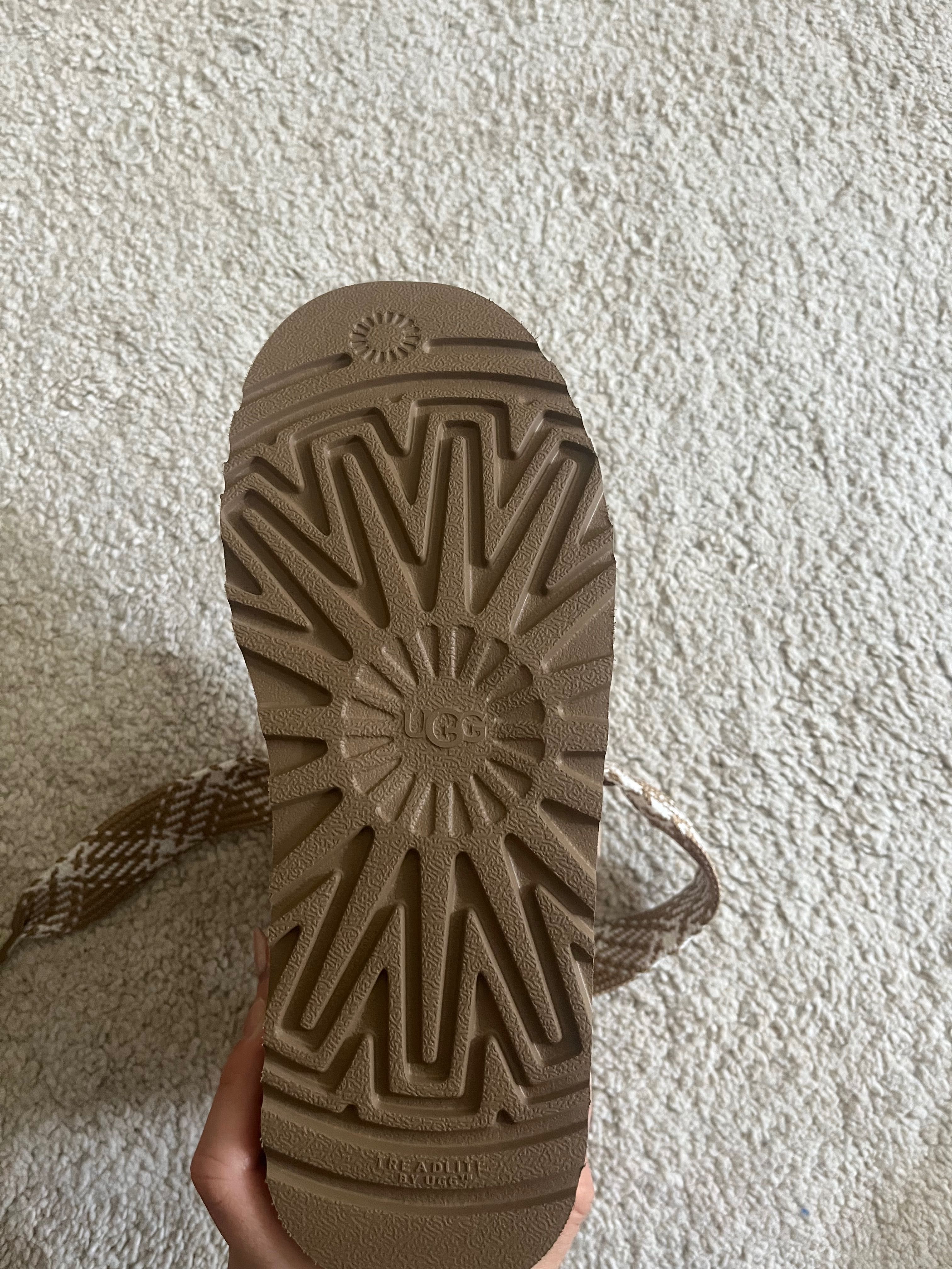Дамски зимни обувки UGG