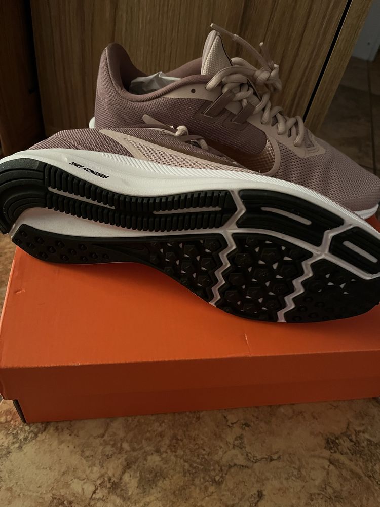 Дамски маратонки Nike 41