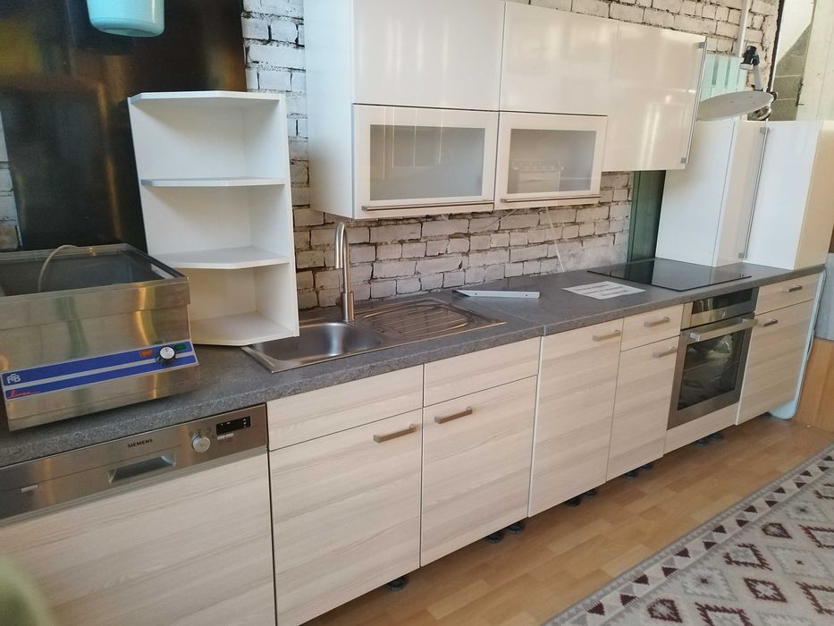 Кухня с електроуреди