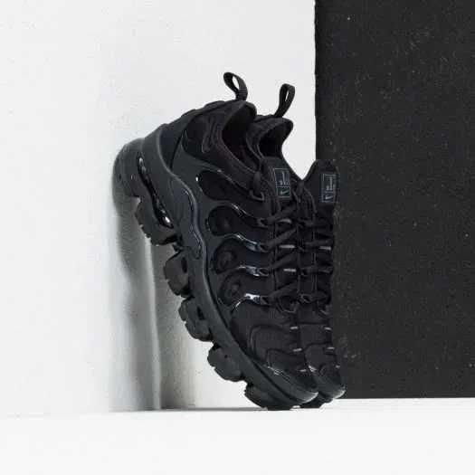 Обувки NIKE / VaporMax PLUS Black  + КУТИЯ