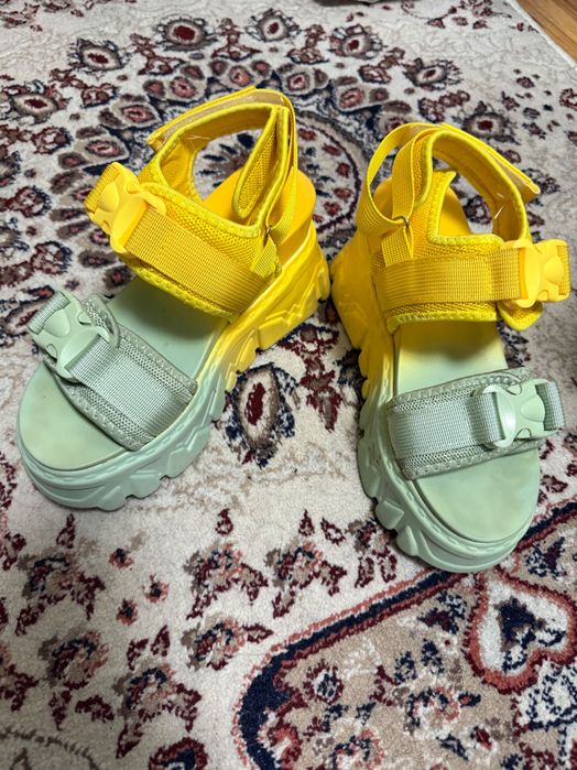 Босоножки женские