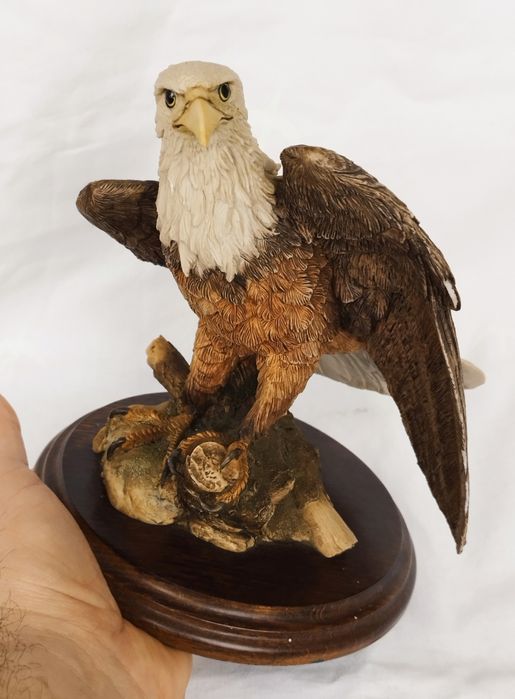 Figurină decorativă Vultur din Colecția Country Artist, din rășină