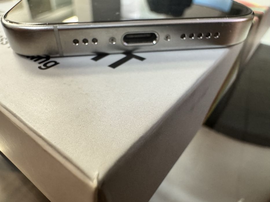 Iphone 15 PRO, 256 GB, бял + калъф