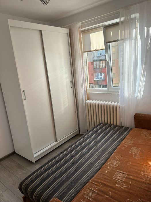 Închiriez apartament cu 2 camere, etaj 2