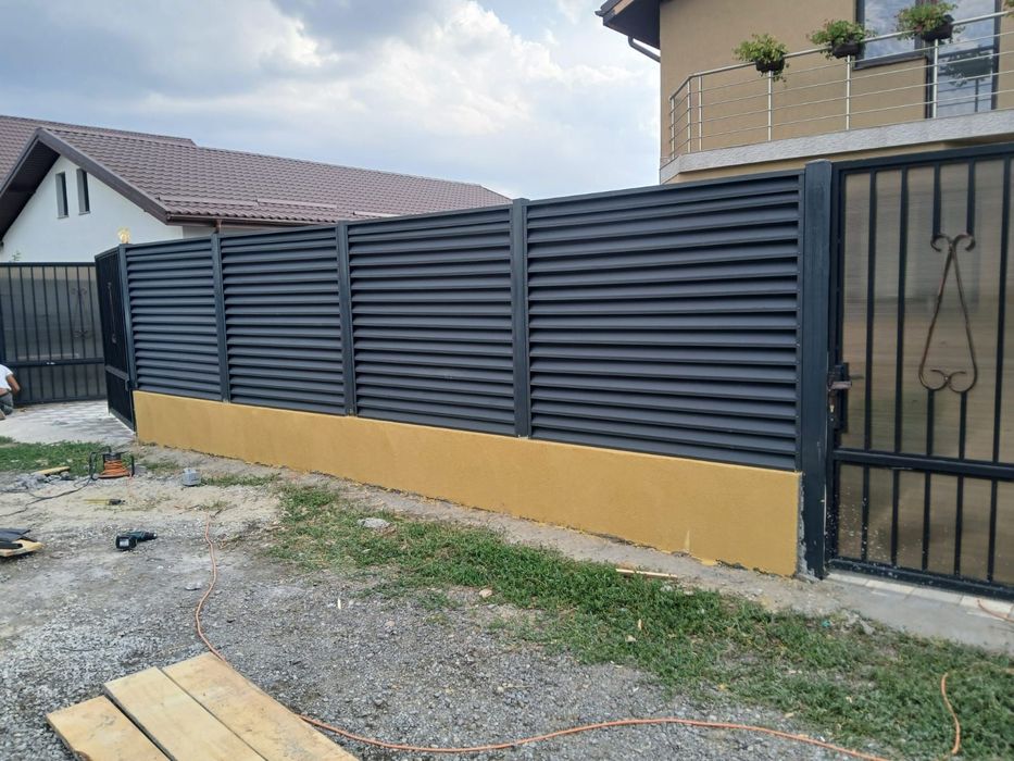 Garduri și porți stil jaluzea șipcă metalică tabla cutata