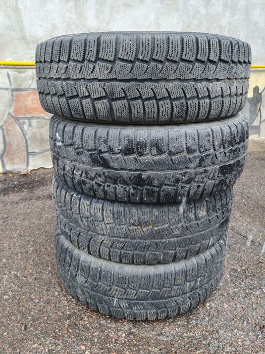 Резина  R15 195/65  комплект зимняя