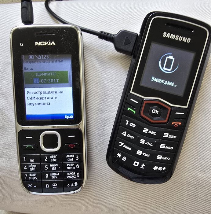 Стари телефони със зарядни