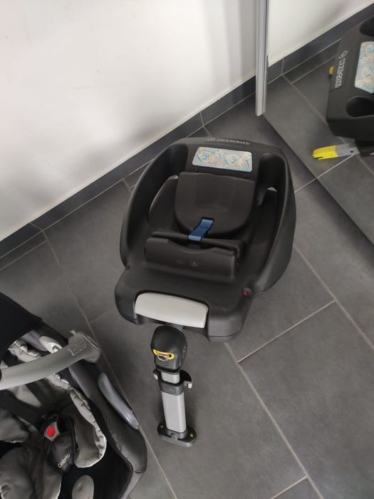 Scaun auto Maxi Cosi Cabriofix cu baza isofix Maxi Cosi EasyFix
