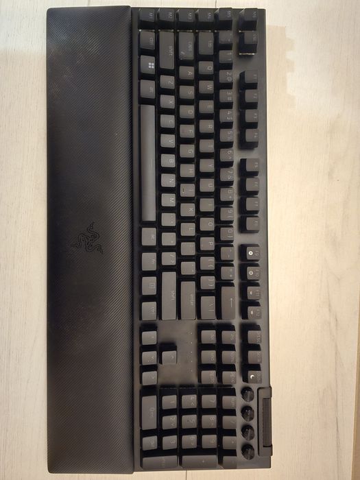 Razer BLACKWIDOW v4 Yellow Switches