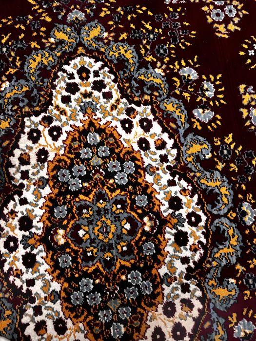 Продается ковер 3 на 1,80  в отличном состоянии