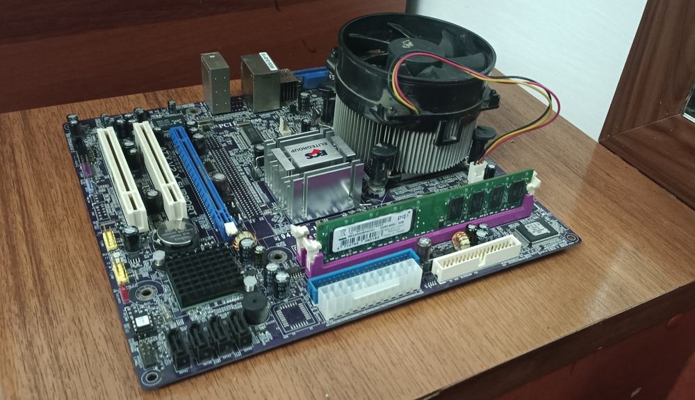 Материнка с процесором