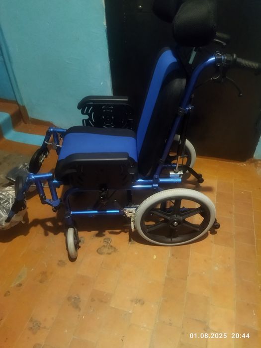 Продам инвалидную коляску.