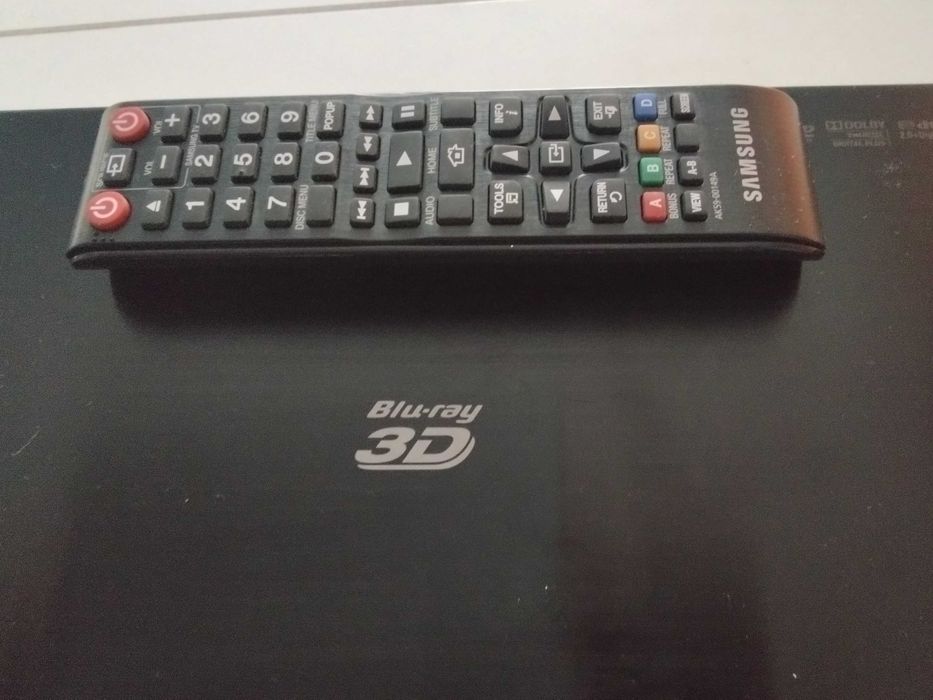 страхотен 3D BLUE RAY плеър -перфектен,нов внос от Англия