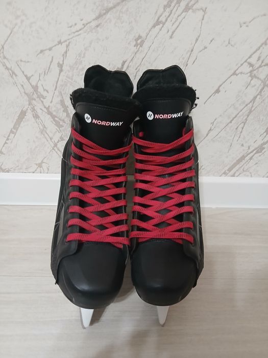 Продаю хоккейные коньки Nordway (42 размер)