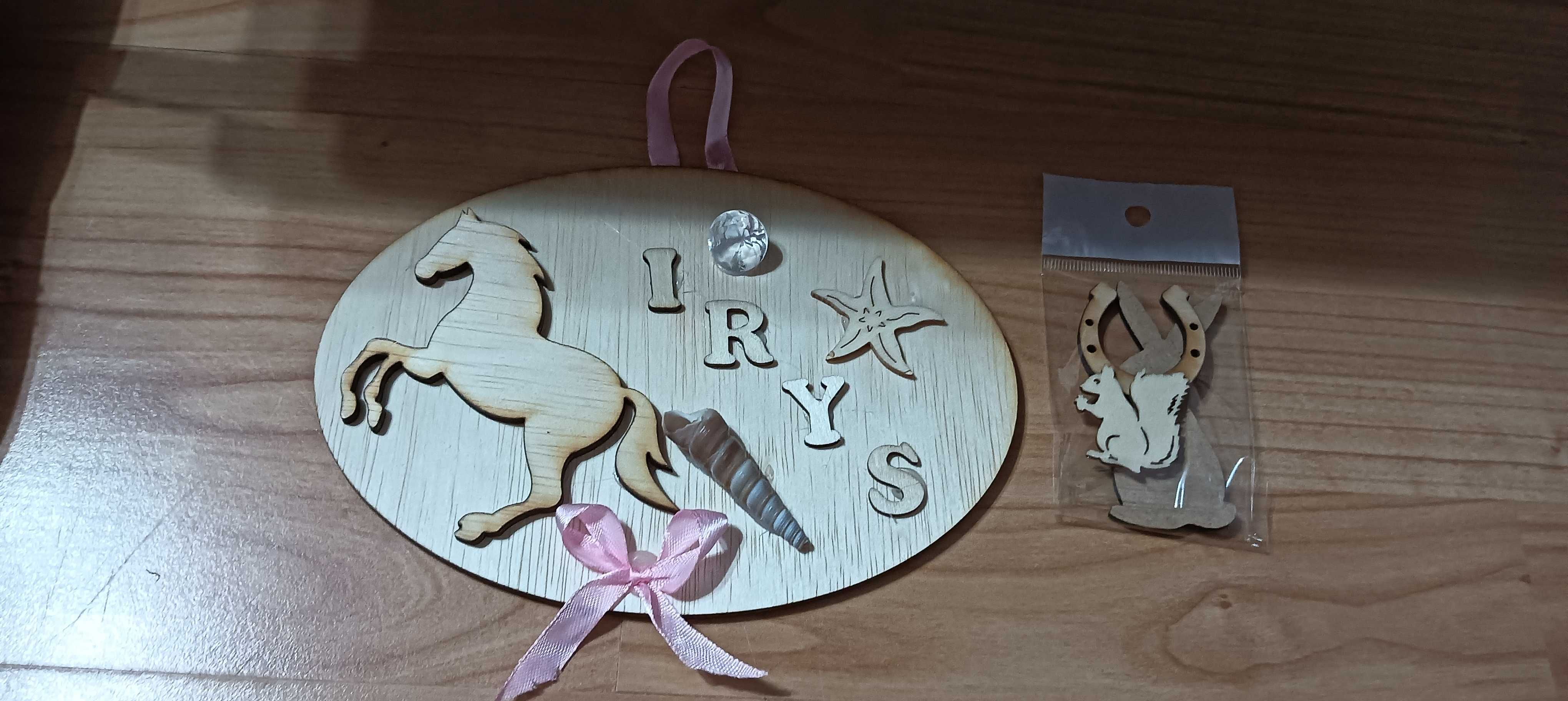 Vând potcoave decorative și semne de boxă