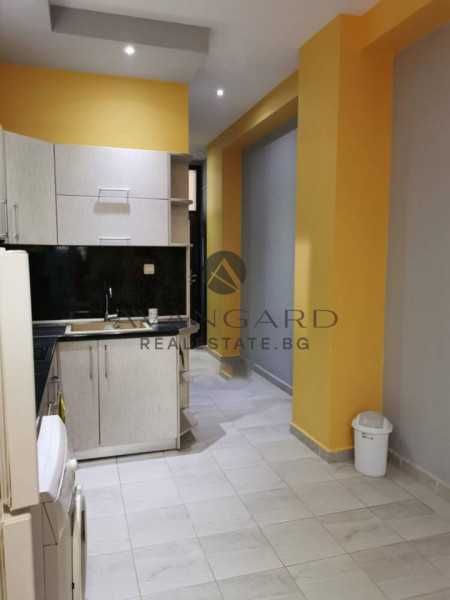 Продава се Двустаен апартамент в Пловдив, Център - 60 кв.м за 2034 €/кв.м - Снимка #1