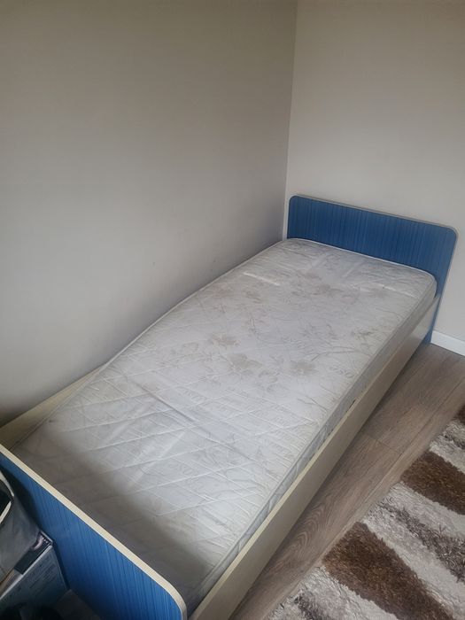 Сломанная кровать