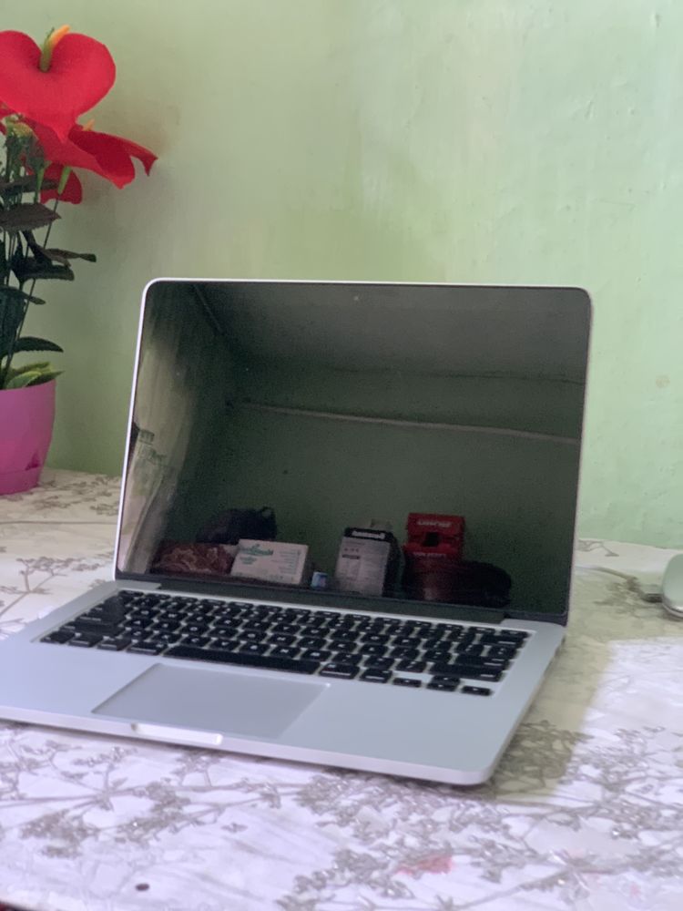 Macbook pro 13 retina (2015) early