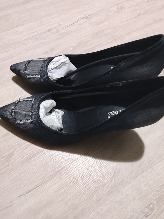 Официални обувки на ток,нови,40номер