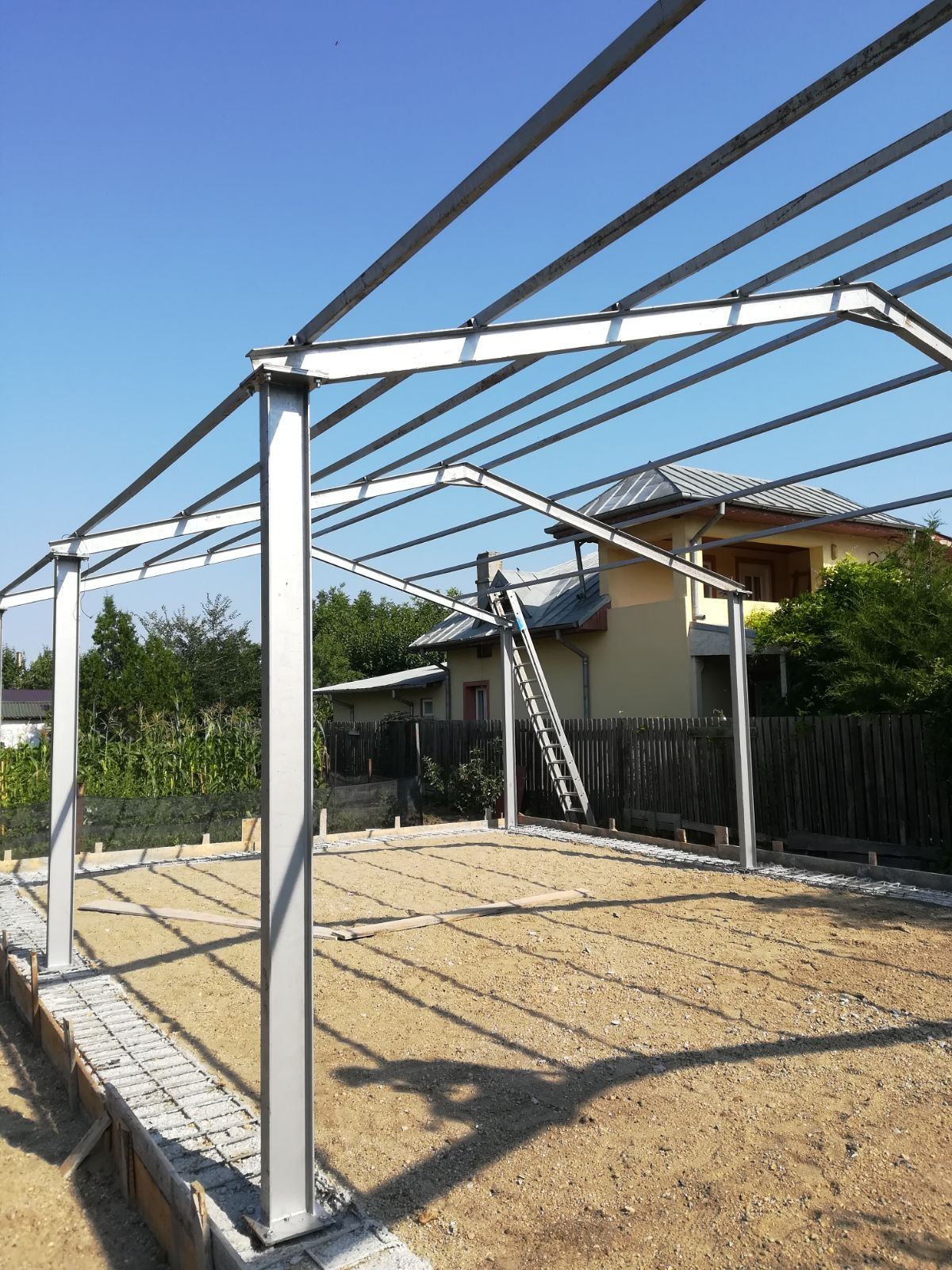 Vând structura metalică 7x15x4m 
Confecționata din profile IPE
Montaj