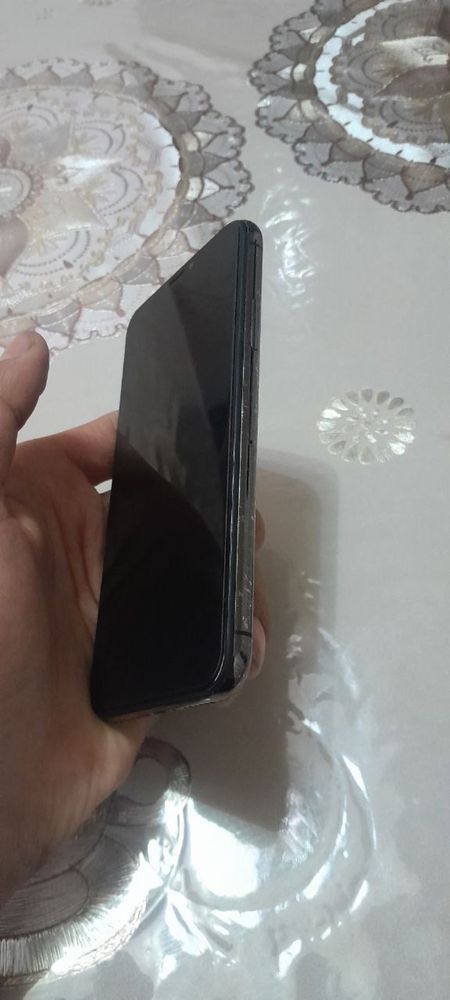 iPhone x Region LLA rangi qora fes ishlidi tur ton yu