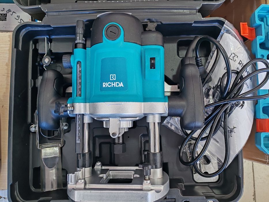 Ручная фреза фирмы RICHDA RH-8001, 1400Вт