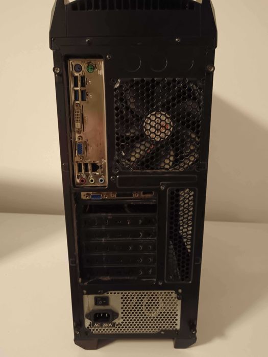 Calculator gaming (cu cateva defecte) + monitor