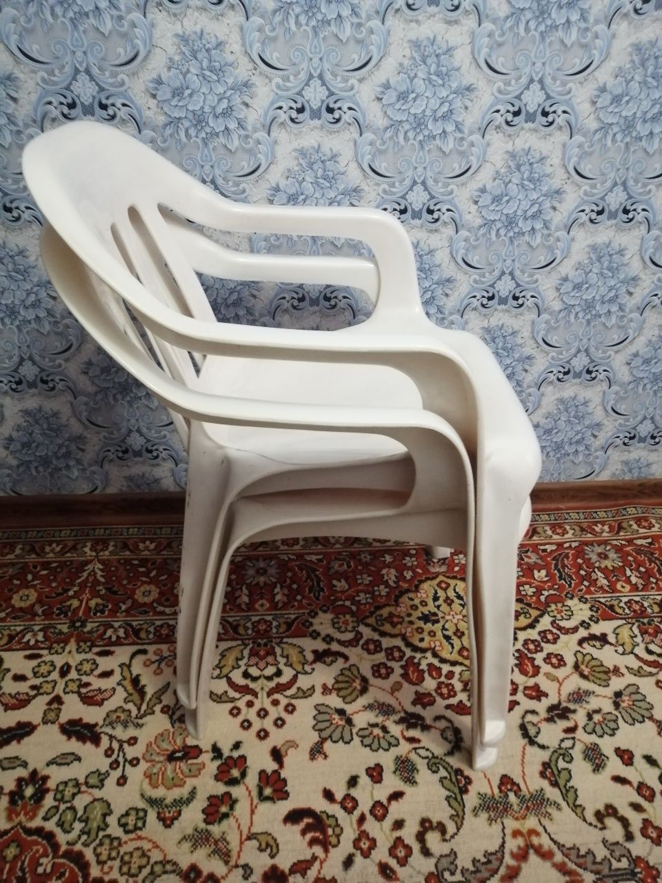 Пластмковые кресла 2 шт. (белые)