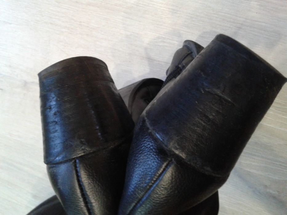 Удобни черни ботуши № 39,естественна кожа.