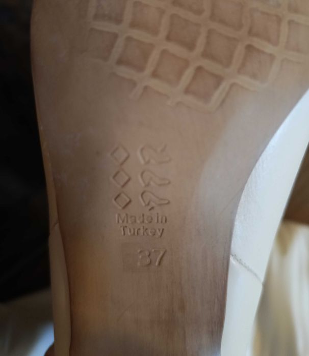 Елегантни ботуши с ток