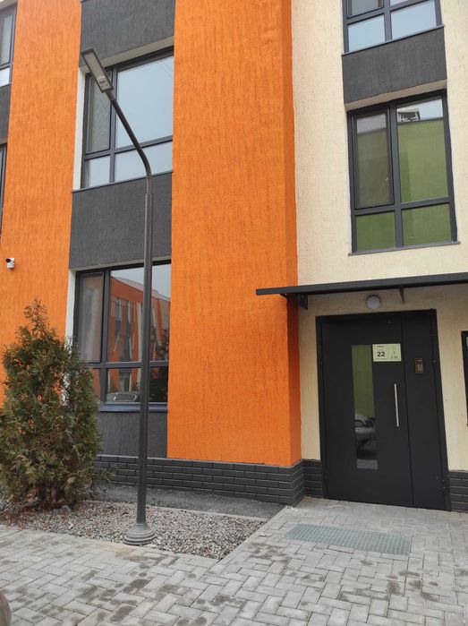 Сдаётся уютная и светлая квартира.