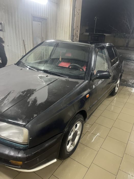 Продам Фольцваген венто 1993 год обьем 2 литра