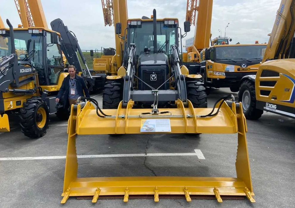 Экскаватор-погрузчик XCMG XC8-S3570 сотувда тайёр