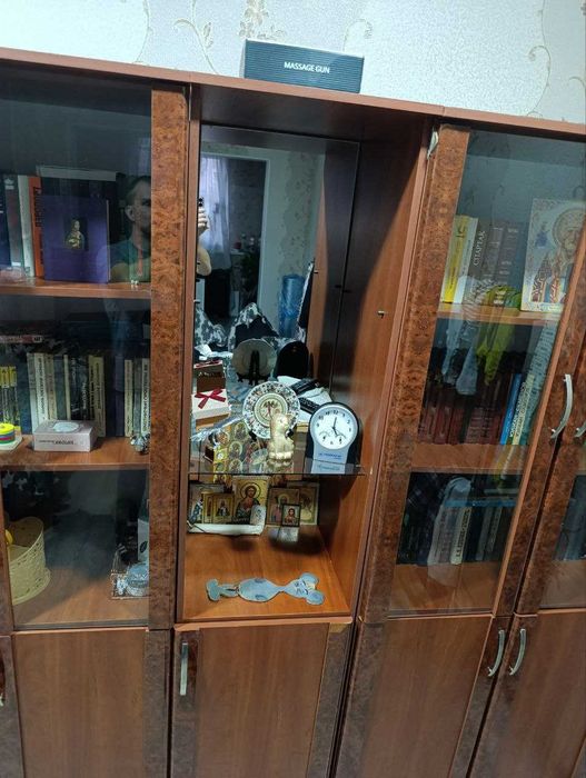 Продам стенку и стол срочно