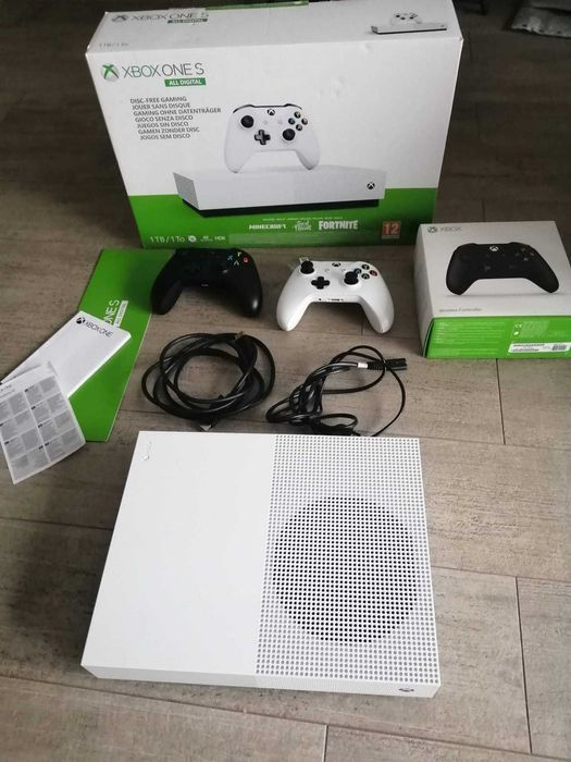 Xbox one s all digital 1Tb +2 controler