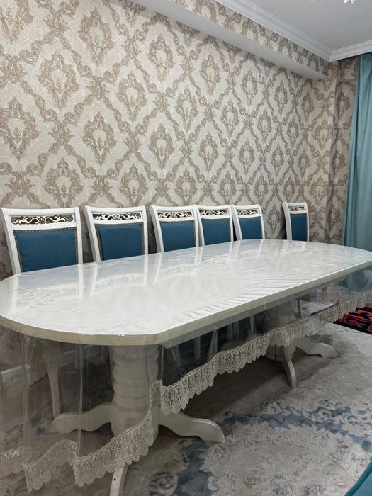 стол гостинный  со стульями 10 шт