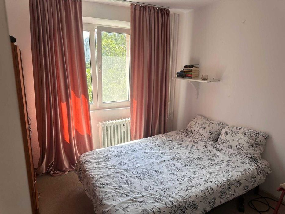 DE INCHIRIAT 1 CAMERA ( Intr-un apartament cu 3 camere )