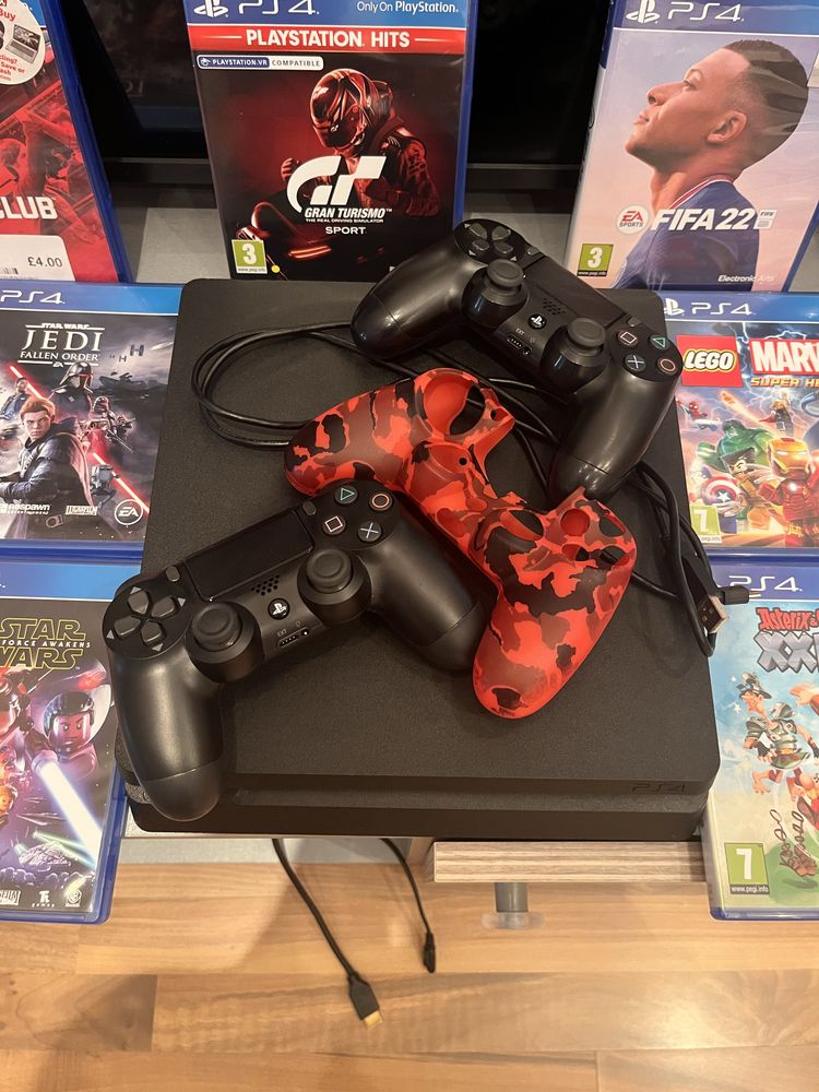 Playstation 4 - с два джойстика + 11 игри