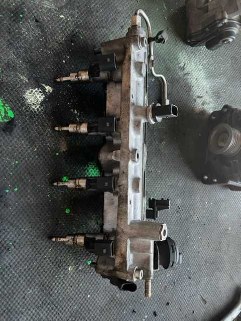 Injector VW GOLF 5 Passat B6/Touran 1.4 FSI/1.6 FSI 03C906036A