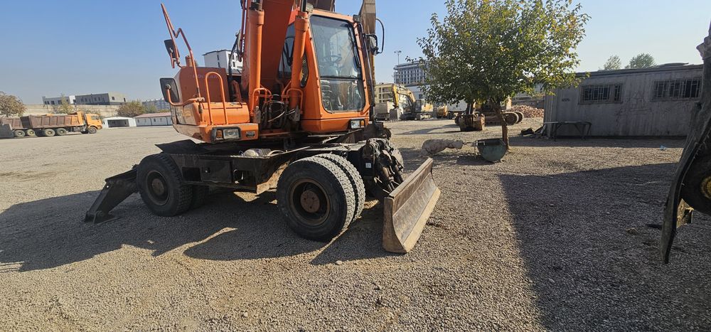 Доосан колёсный эксковатор 210 сотилади холати идеал 2014 йил апарат