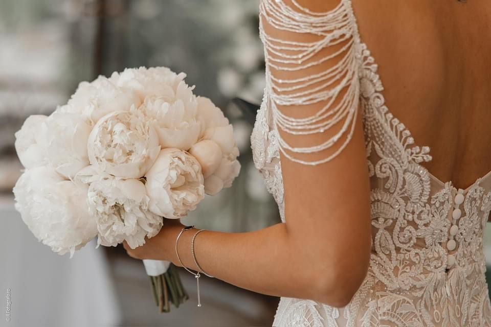 Vând afacere rochii mireasă