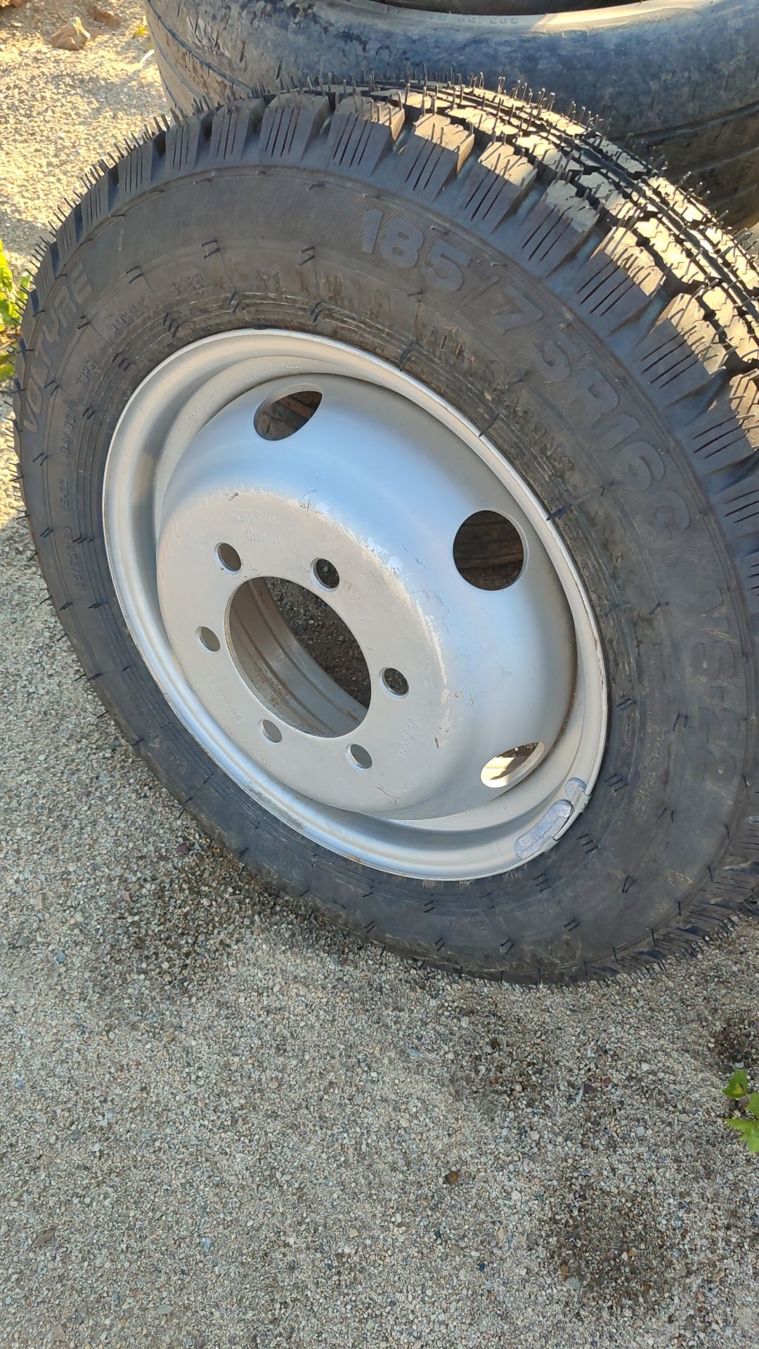 Продам шину 185/75R16C  газель