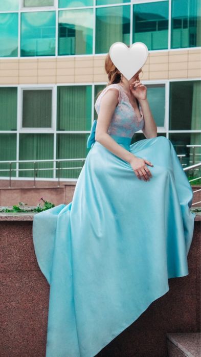 Платье на выпускной , шлейфом и открытой спиной