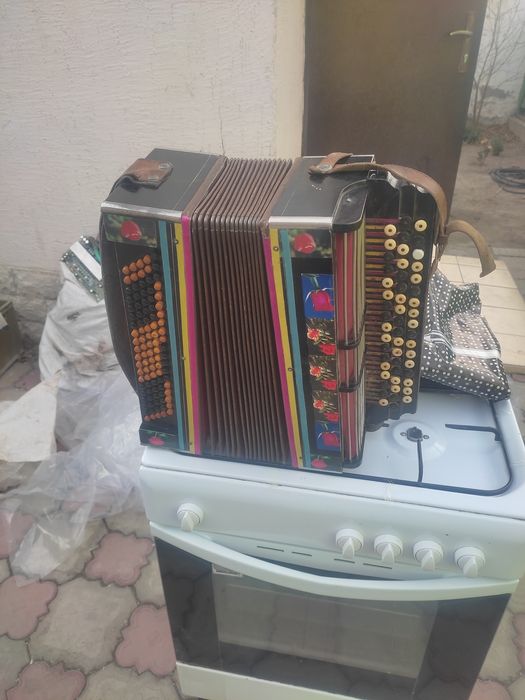 Продам гармоны состояние отличное