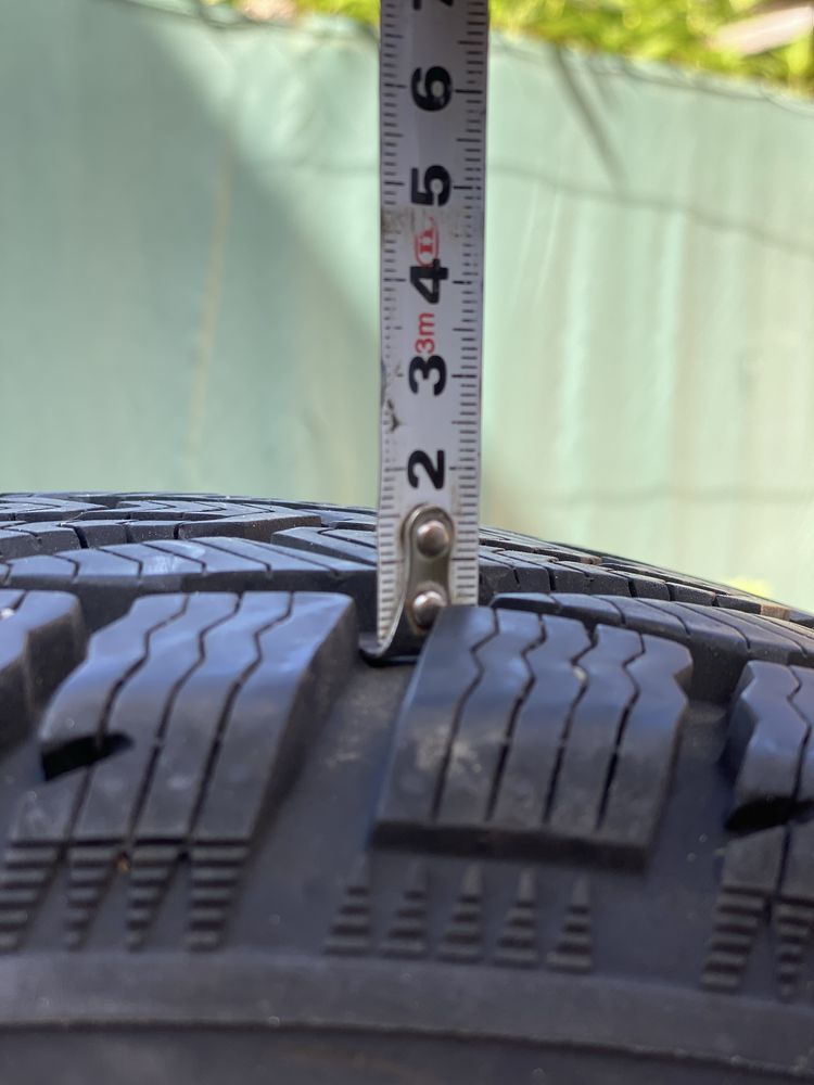 Продавам зимни гуми Vredestein 215/65 R16 102H SUV Snow