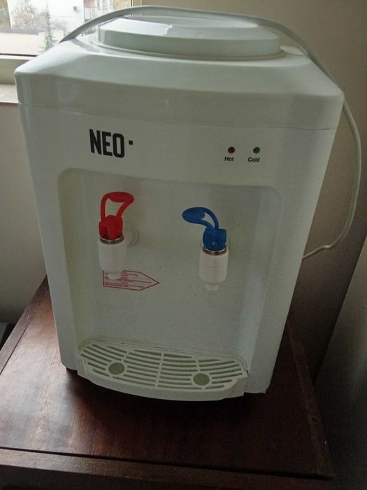 Диспенсър за вода